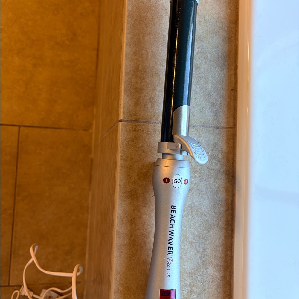 Beachwaver Pro Style Curling Iron in Silver and Black